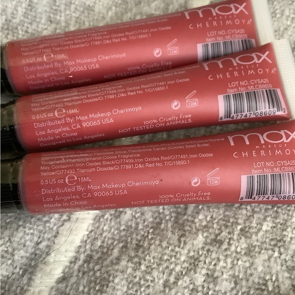 Max makeup Cocoa butter cream Lip Gloss - Picture 2 of 3